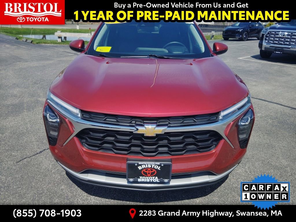 Used 2025 Chevrolet Trax LT w/ LT Convenience Package FWD image 2