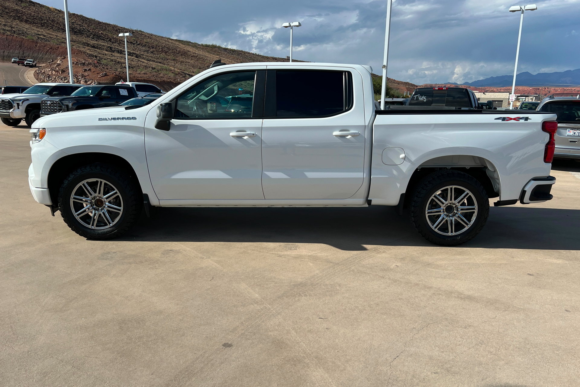 Used 2022 Chevrolet Silverado 1500 RST AWD/4WD image 2