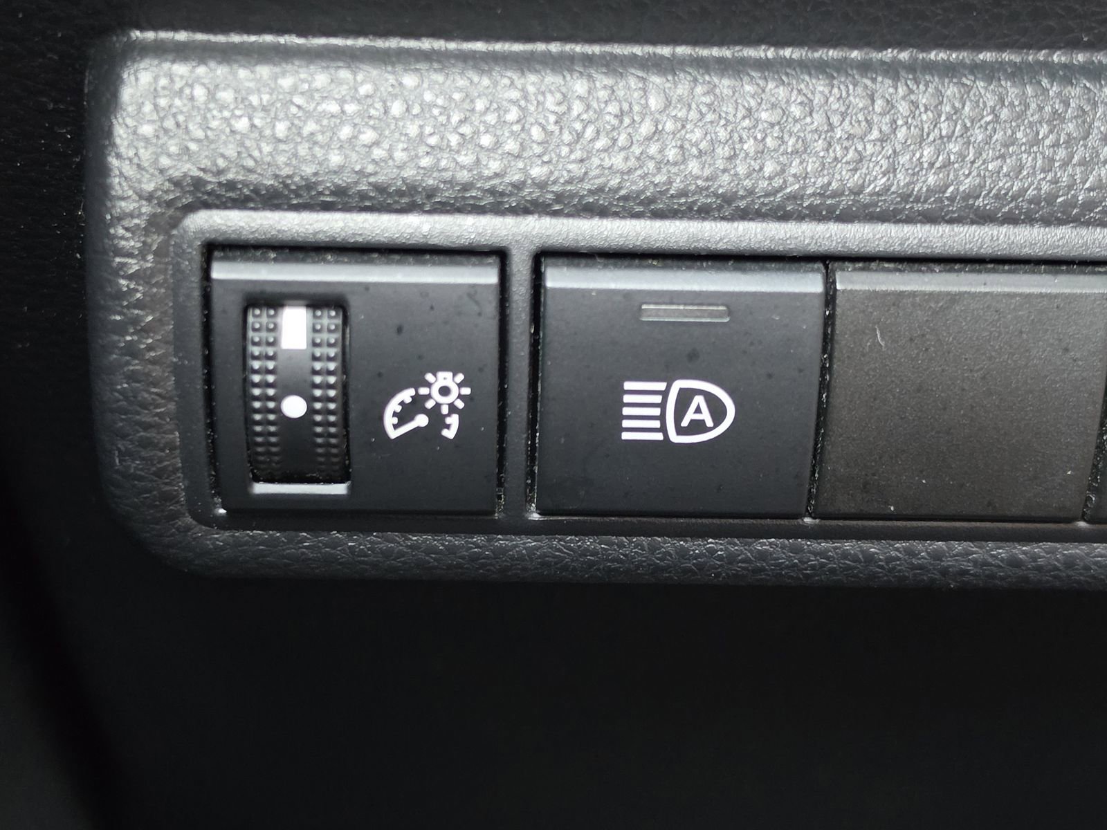 Used 2020 Toyota Corolla LE FWD image 15