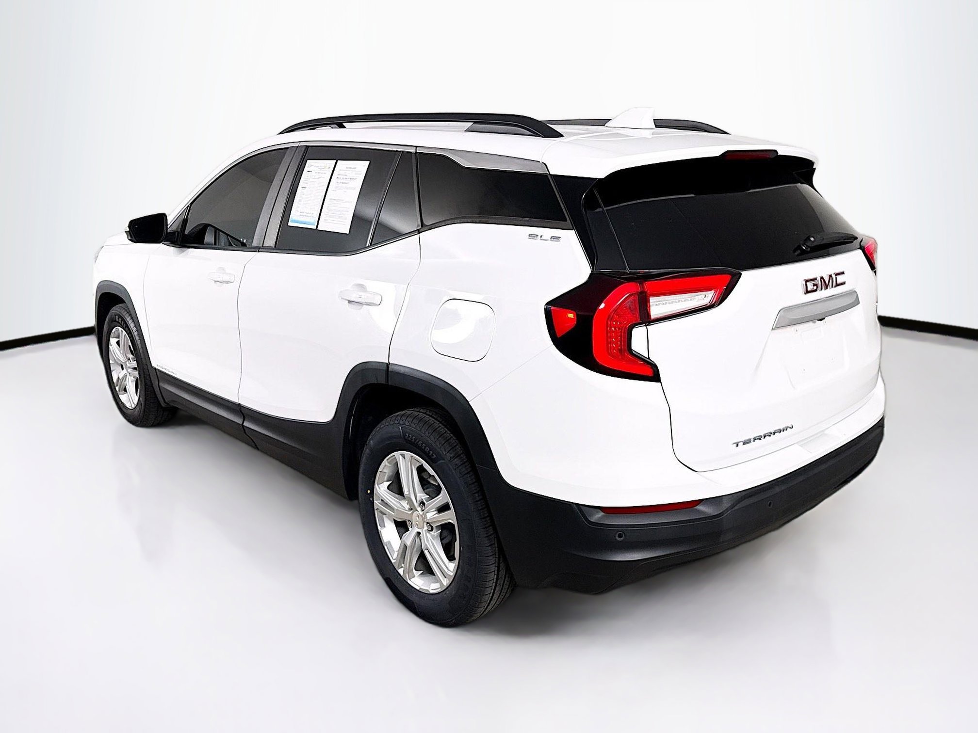 Used 2022 GMC Terrain SLE w/ Driver Convenience Package image 29