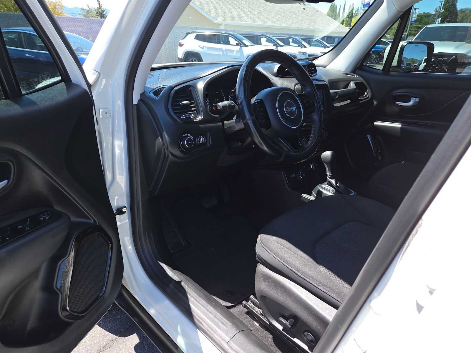 Used 2020 Jeep Renegade Altitude AWD/4WD image 10