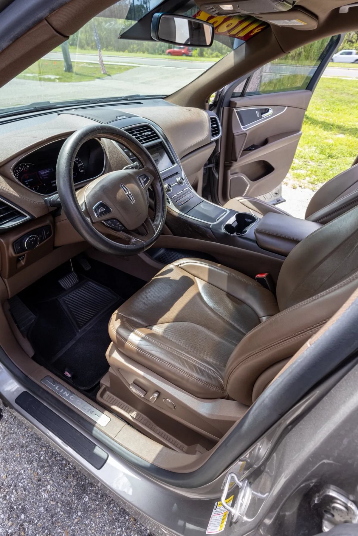 Used 2016 Lincoln MKX Reserve w/ Climate Package AWD/4WD image 5