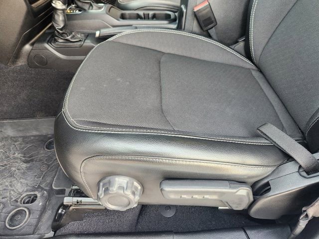 Used 2023 Jeep Wrangler Unlimited Sport image 25