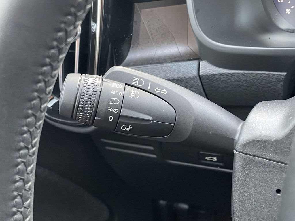 Used 2023 Volvo XC40 Recharge Ultimate w/ Protection Package Premier AWD/4WD image 12