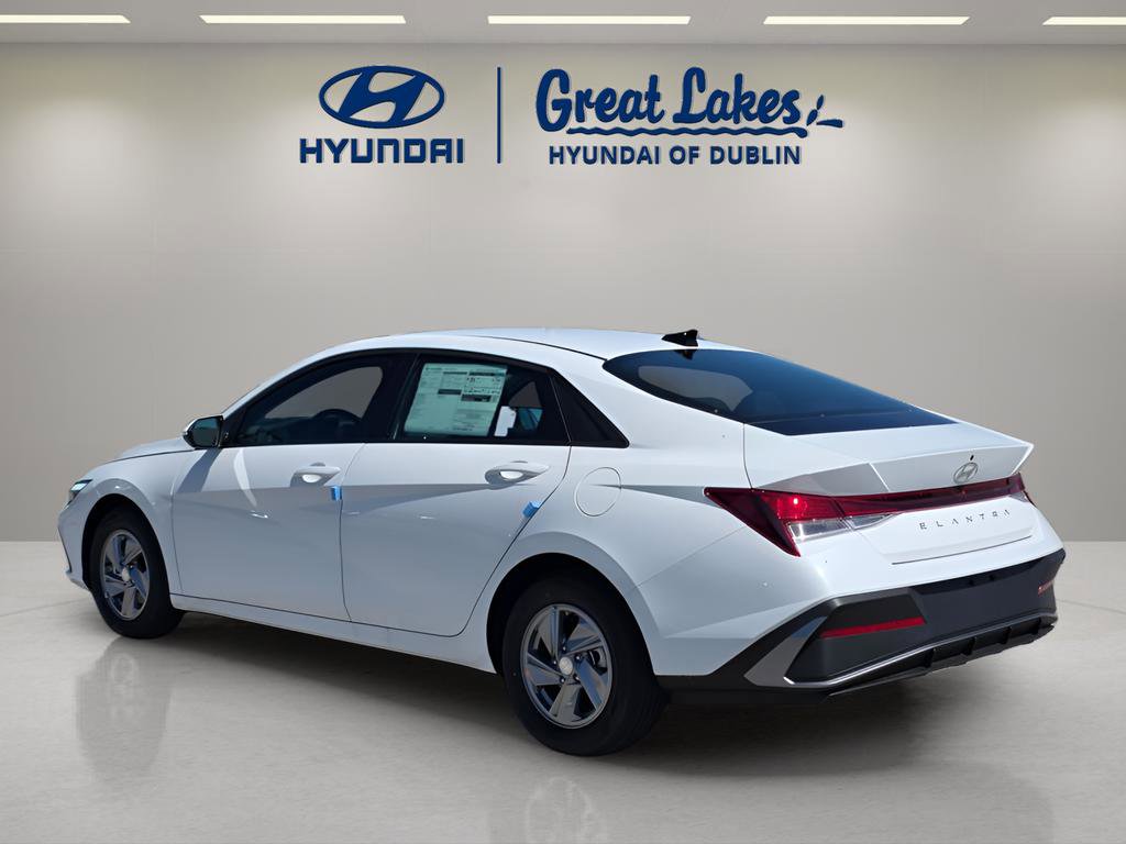 New 2026 Hyundai Elantra SE image 3