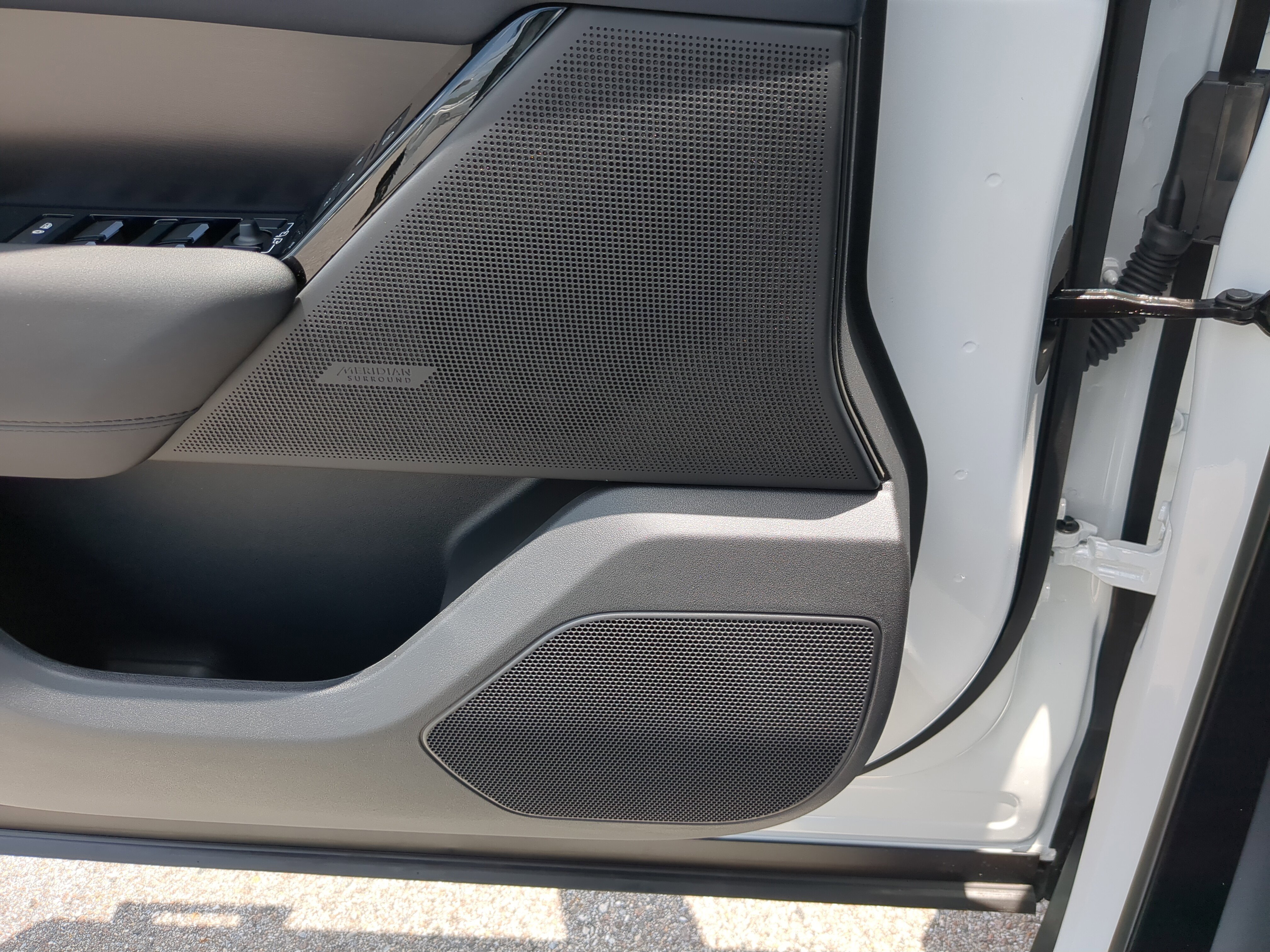 New 2026 Land Rover Range Rover Velar Dynamic SE image 17