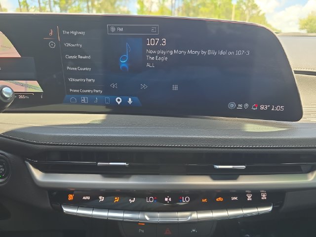 Used 2025 Cadillac XT4 Premium Luxury FWD image 17