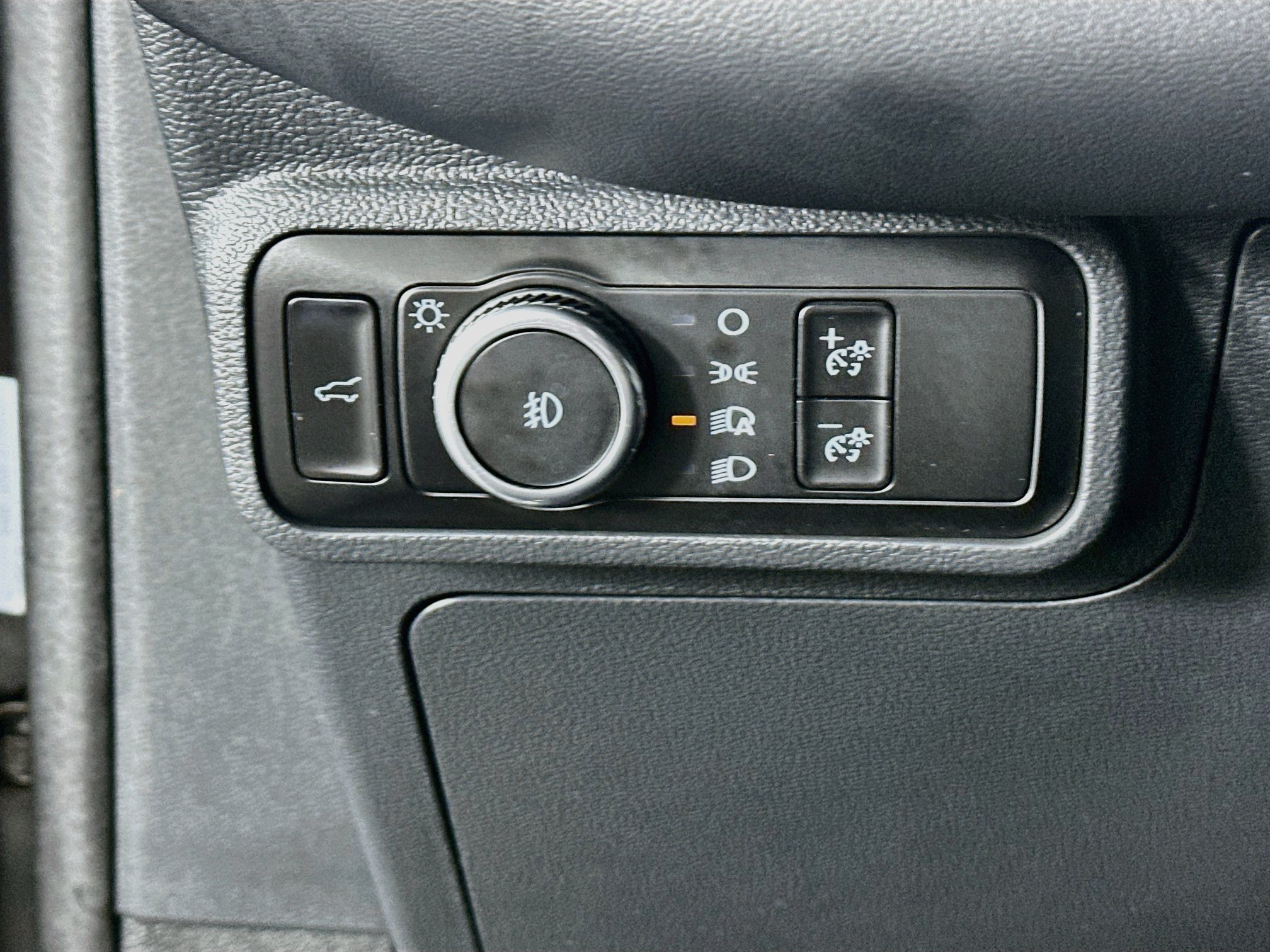 Used 2025 Ford Explorer ST-Line w/ ST-Line Street Pack AWD/4WD image 17