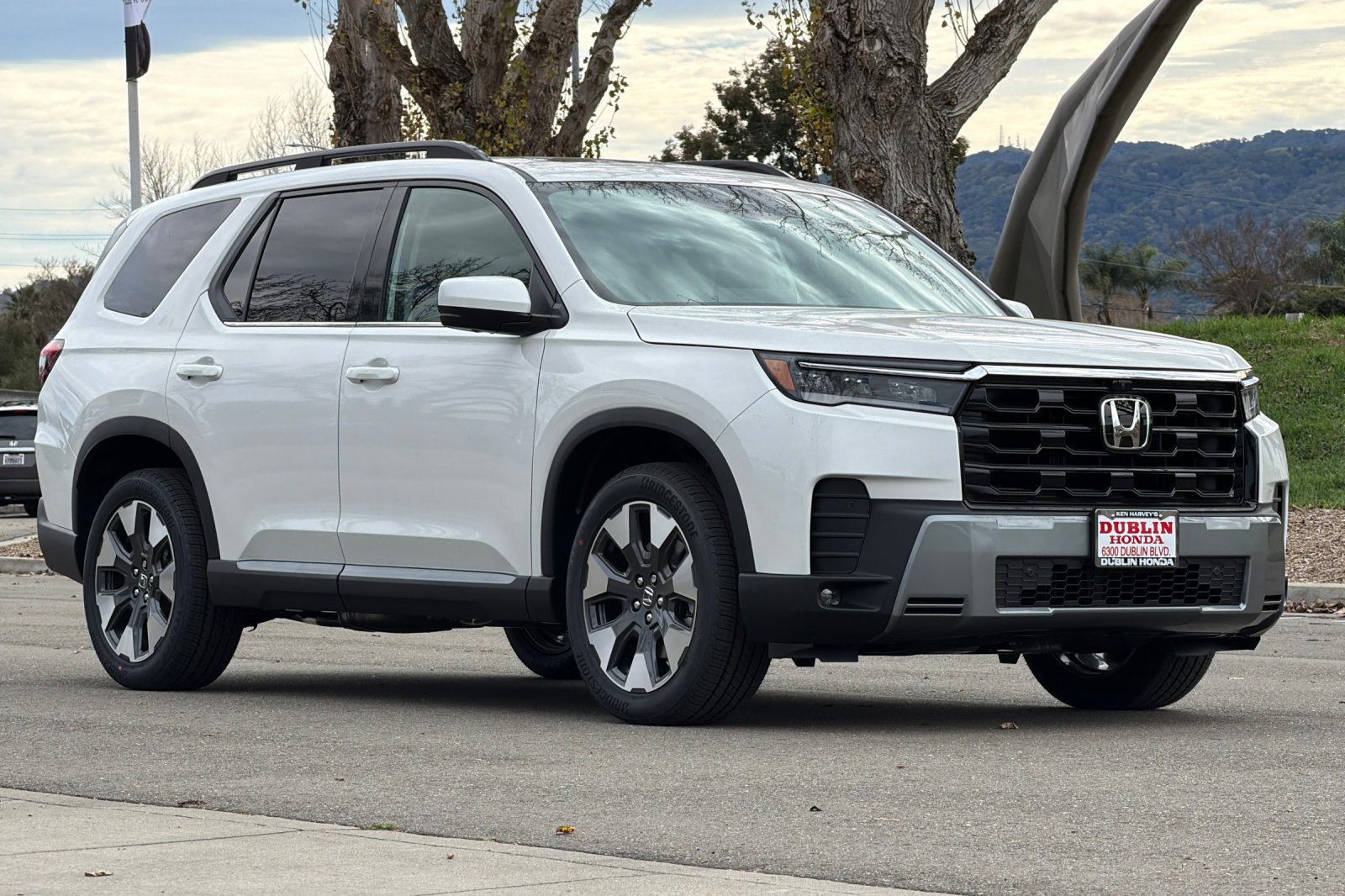 New 2026 Honda Pilot Touring image 2