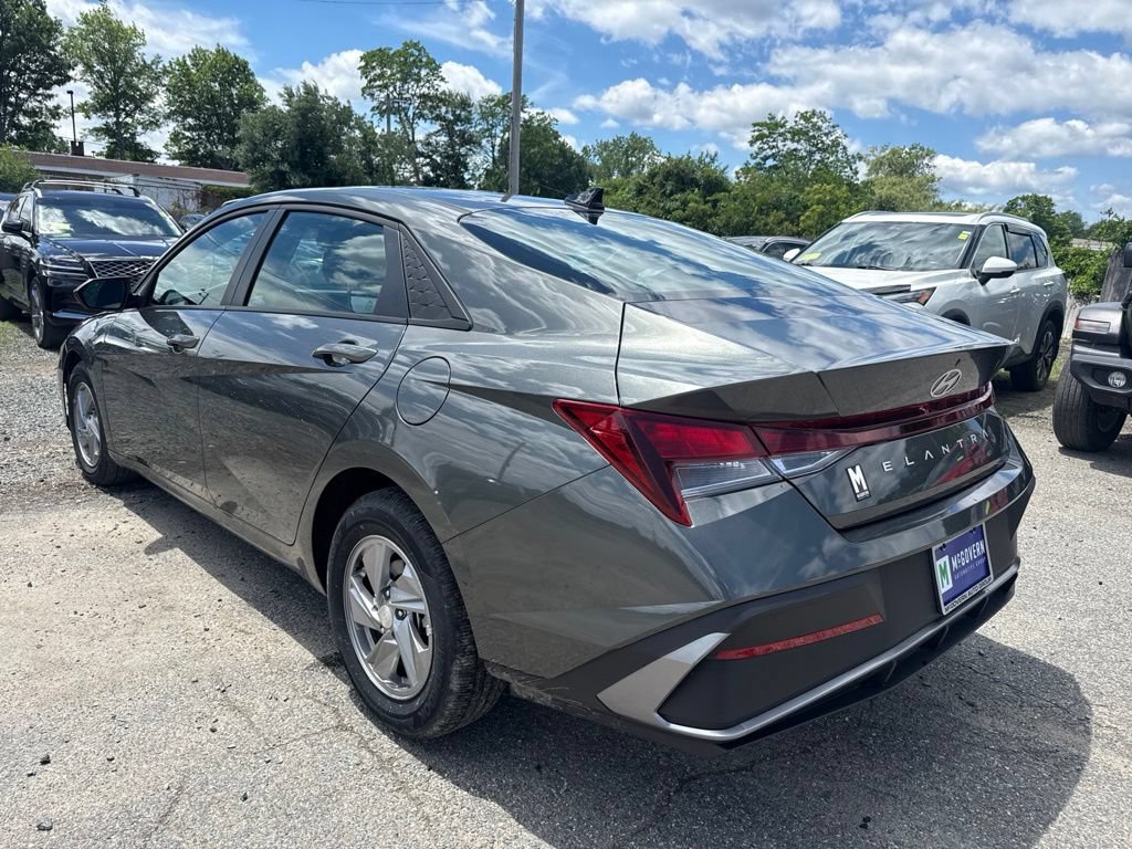 Used 2025 Hyundai Elantra SE FWD image 7