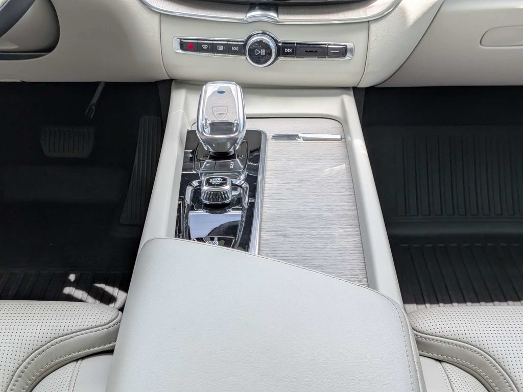 Used 2022 Volvo XC60 B5 Inscription w/ Advanced Package FWD image 22