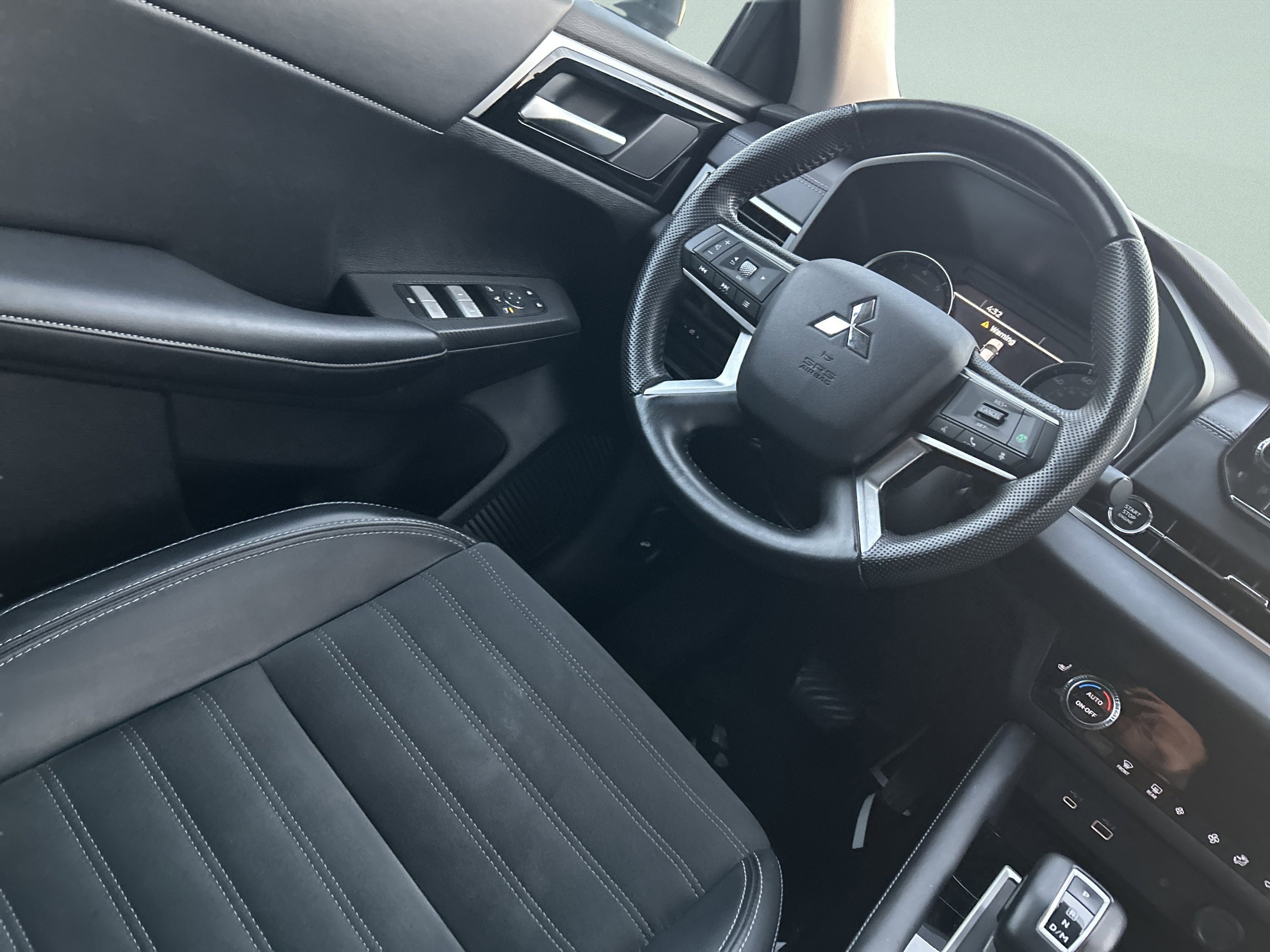 Used 2024 Mitsubishi Outlander SE image 31