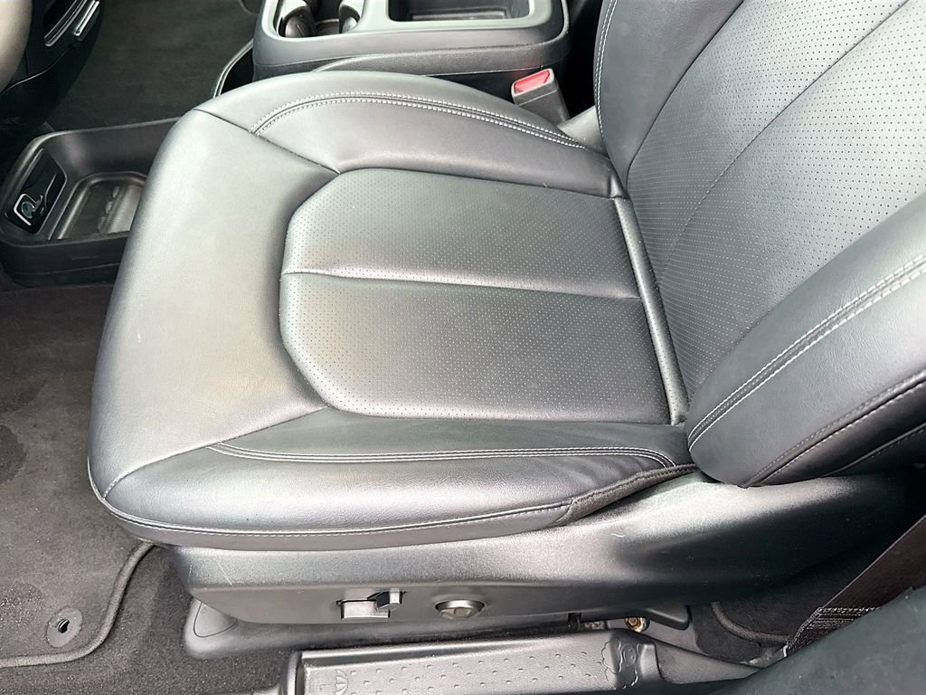 Used 2025 Chrysler Pacifica Select FWD image 21