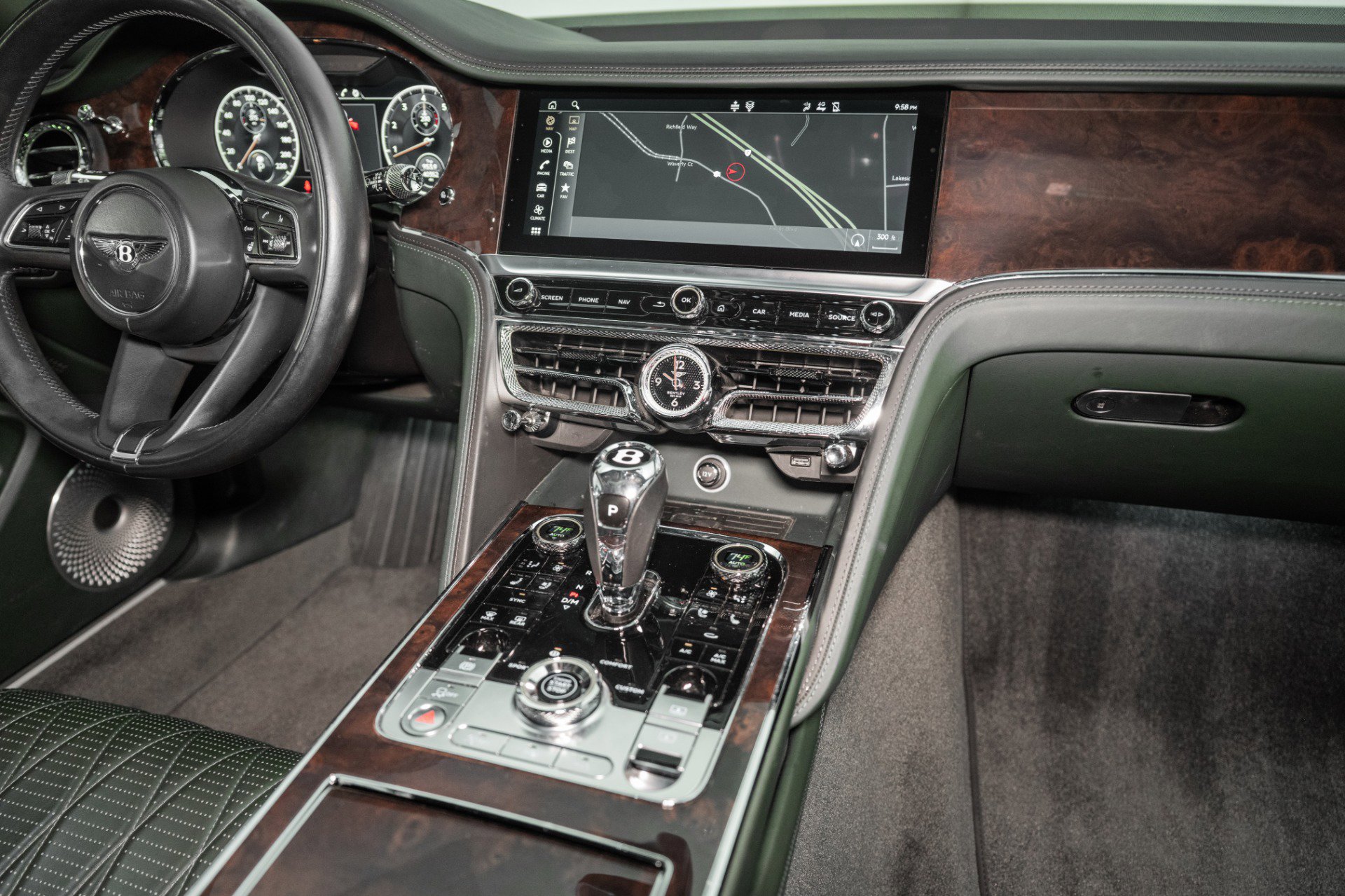 Used 2022 Bentley Flying Spur V8 image 33