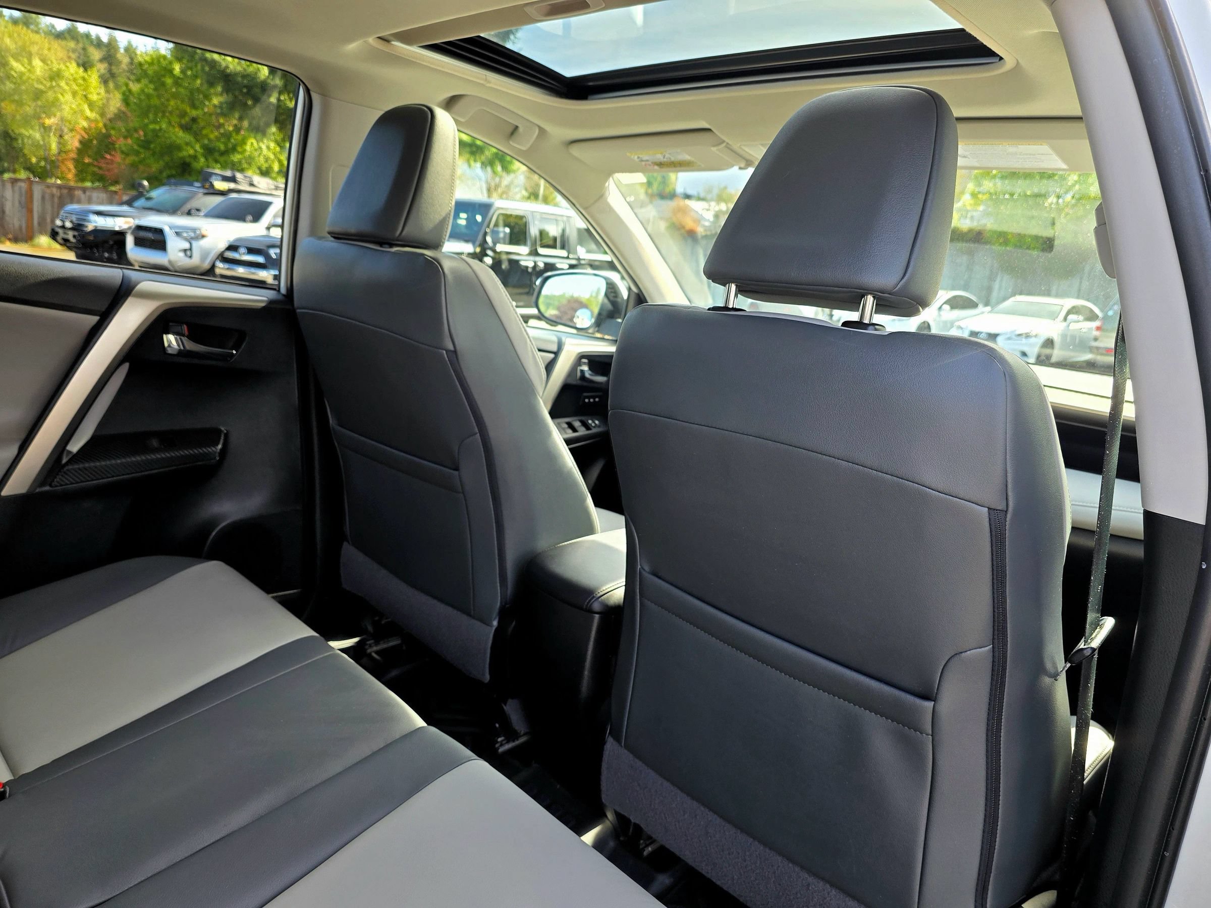 Used 2014 Toyota RAV4 Limited w/ Technology Package AWD/4WD image 54