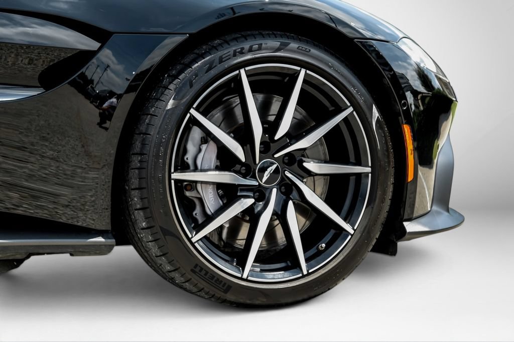 Used 2020 Aston Martin V8 Vantage Coupe RWD image 48