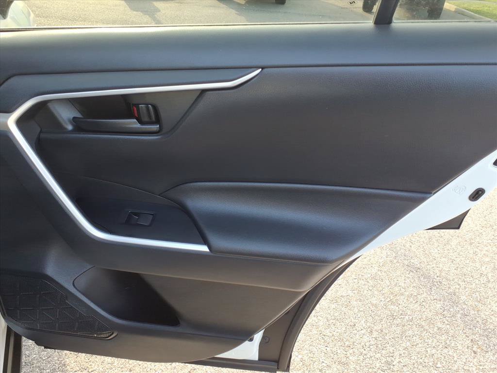 Used 2022 Toyota RAV4 LE AWD/4WD image 19