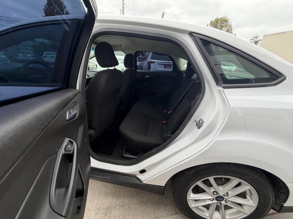 Used 2016 Ford Focus SE FWD image 11