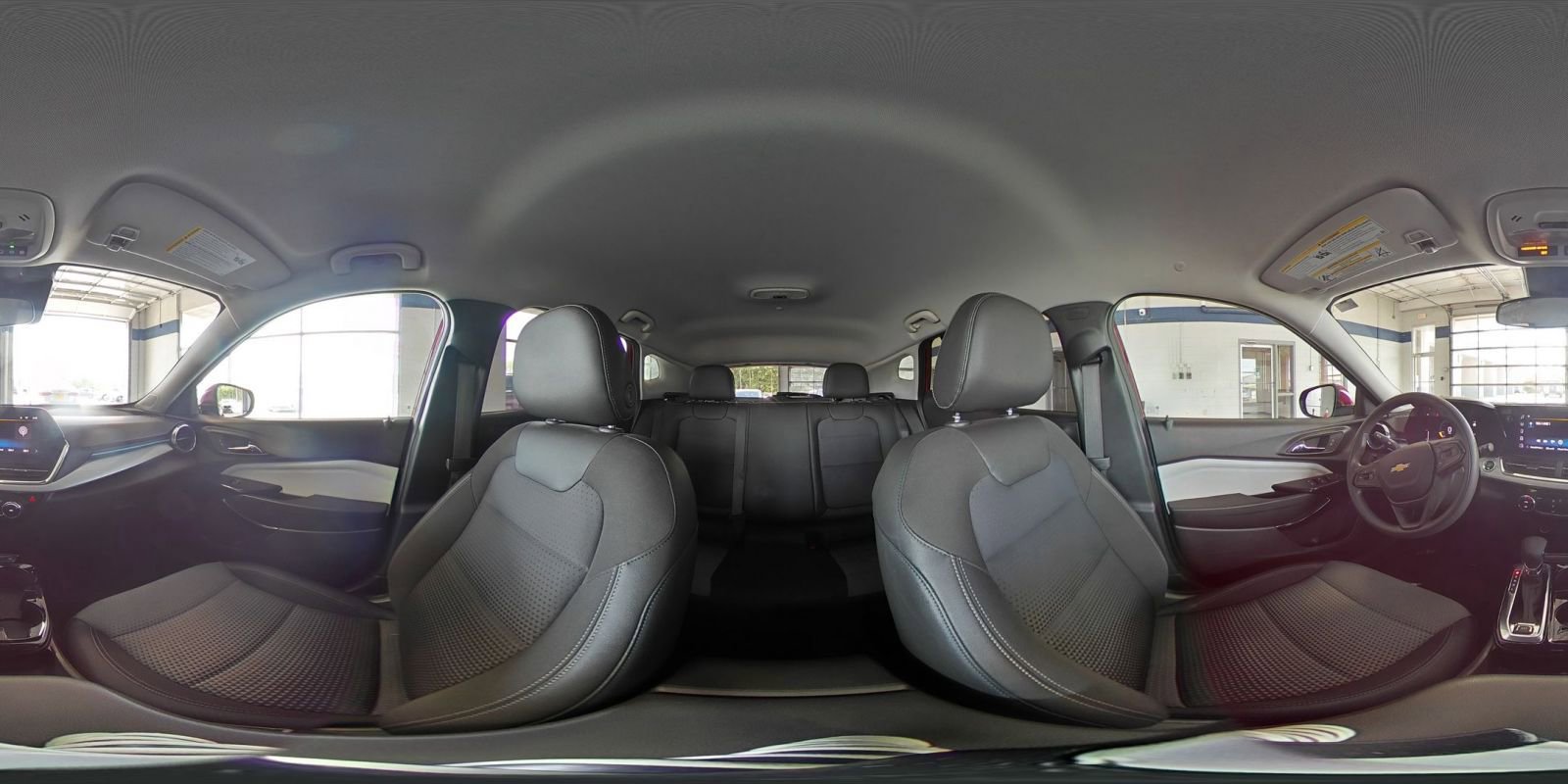 Used 2025 Chevrolet Trax LT FWD image 47