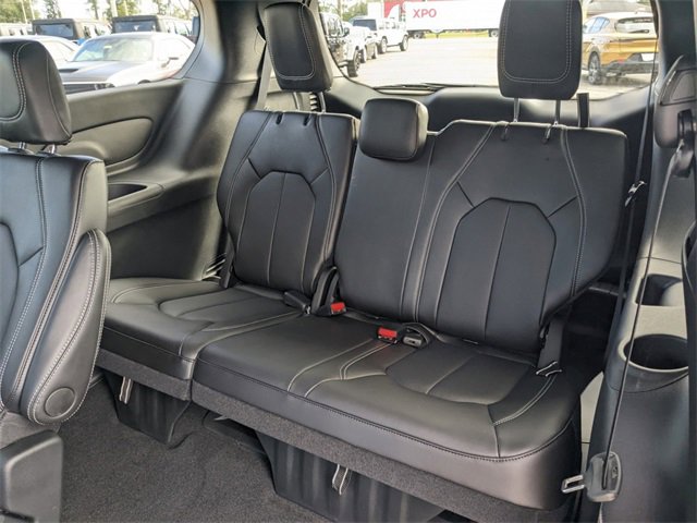 New 2025 Chrysler Pacifica Select image 14