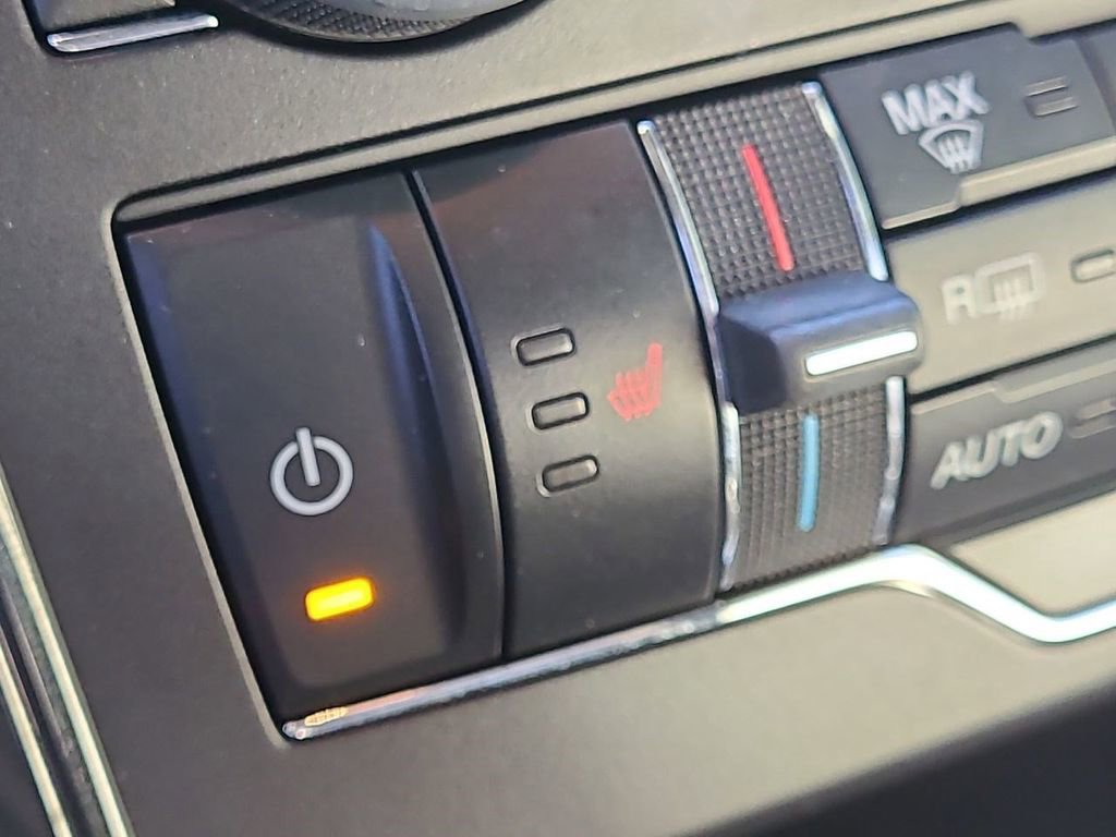 Used 2018 Ford Explorer XLT w/ Equipment Group 202A image 31