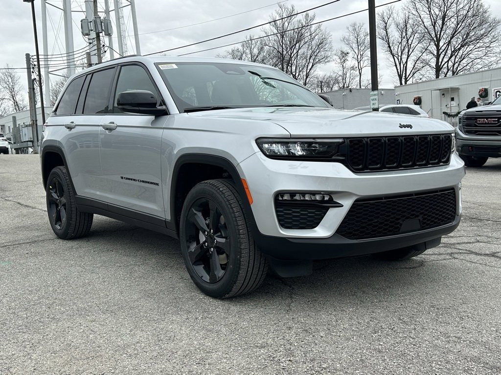 New 2025 Jeep Grand Cherokee Limited w/ Black Appearance Package image 4