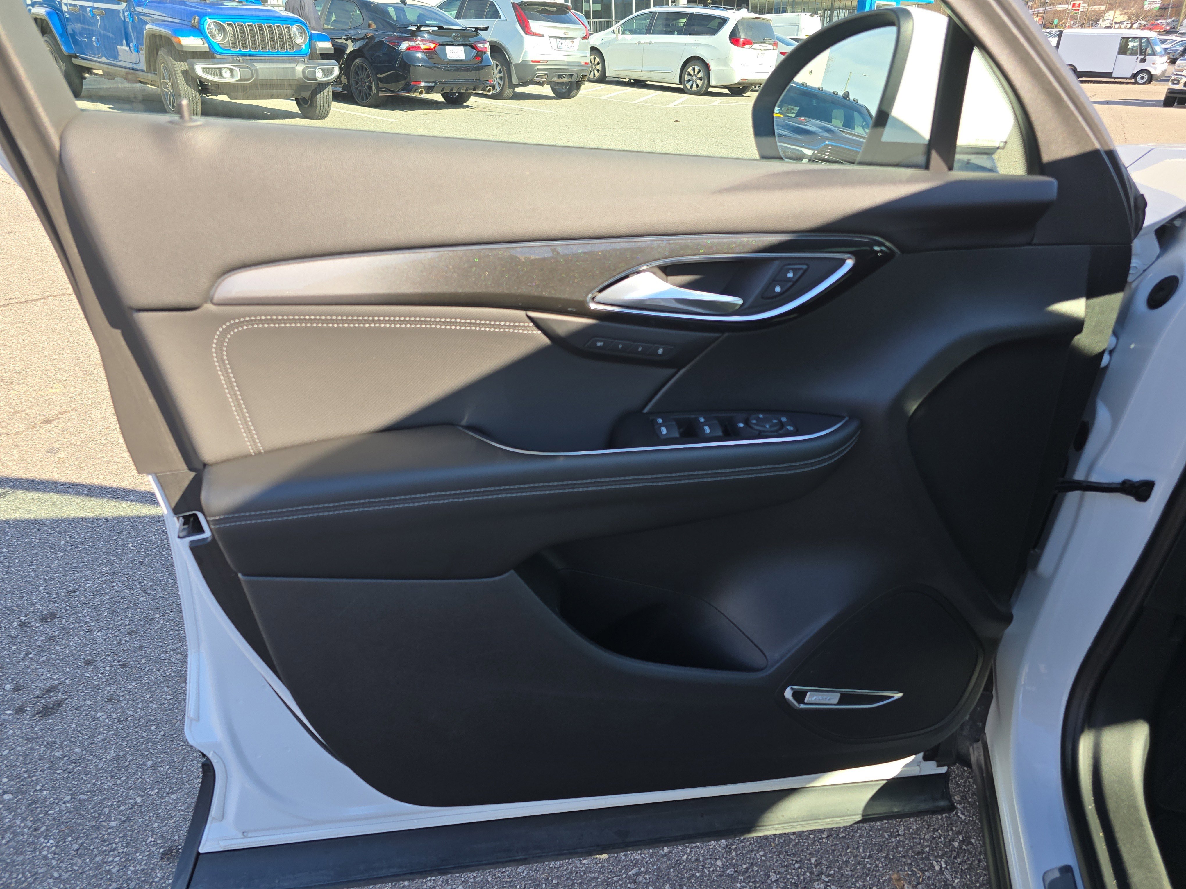 Used 2025 Buick Envision Preferred image 19