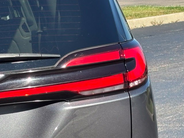 Used 2021 Chrysler Pacifica Limited w/ Premium & Safety Sphere Group AWD/4WD image 11