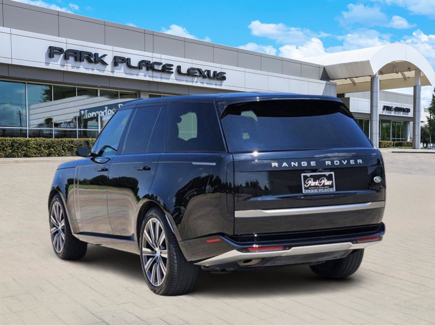 Used 2023 Land Rover Range Rover SE image 4
