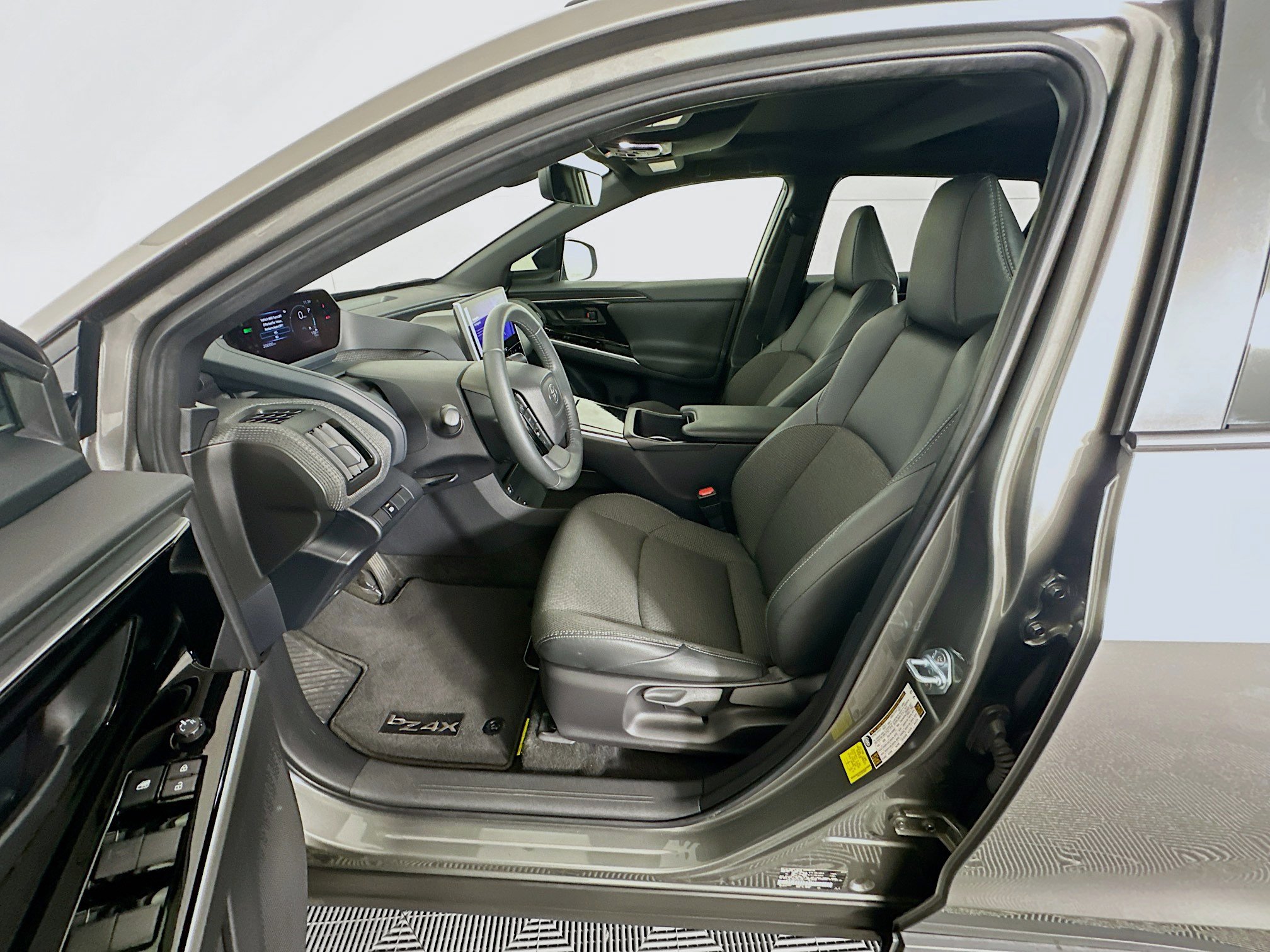 Used 2023 Toyota bZ4X XLE w/ Weather Package FWD image 13