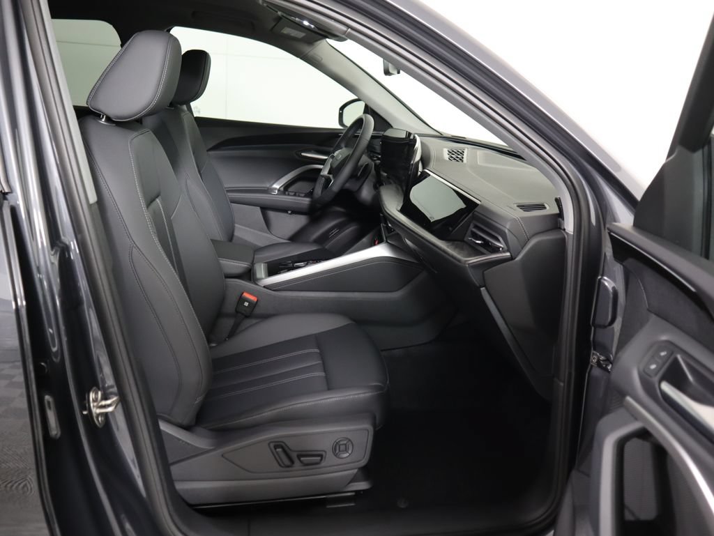 Used 2025 Audi Q5 Premium w/ Convenience Package AWD/4WD image 21