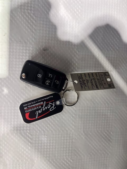 Used 2020 Volkswagen Passat 2.0T SEL image 32