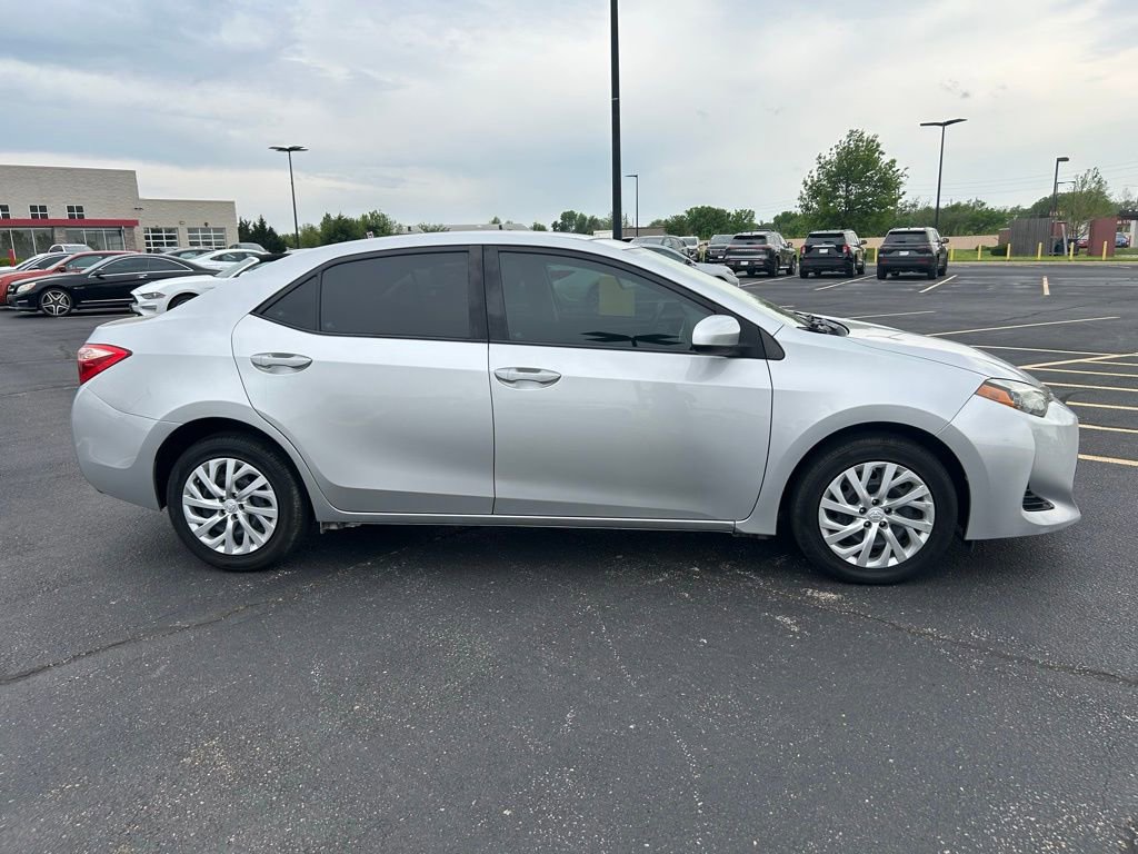 Used 2018 Toyota Corolla LE FWD image 8