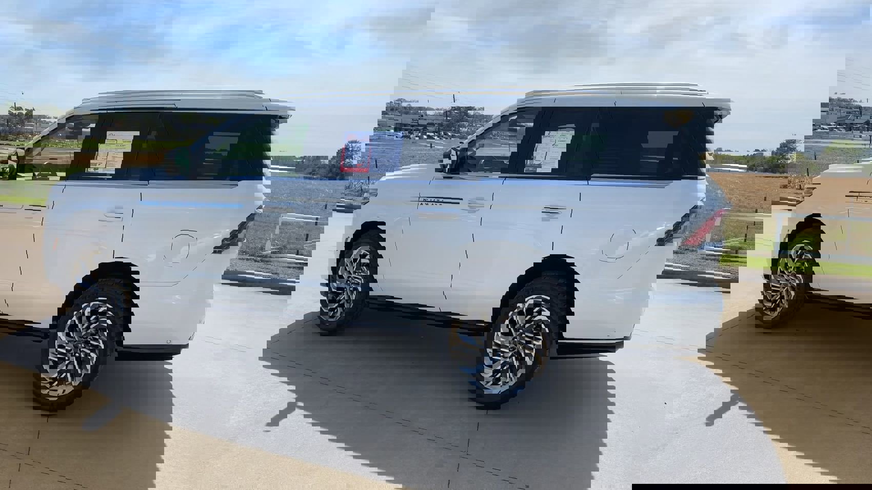 Used 2025 Lincoln Navigator Reserve image 6