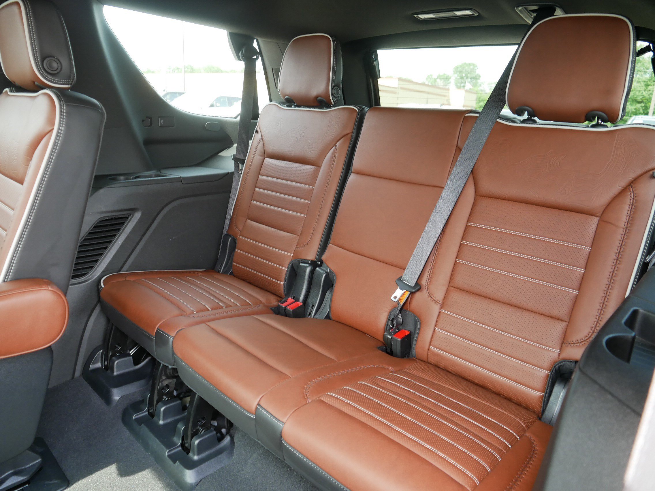 Used 2023 GMC Yukon Denali Ultimate w/ LPO, Floor Liner Package AWD/4WD image 35