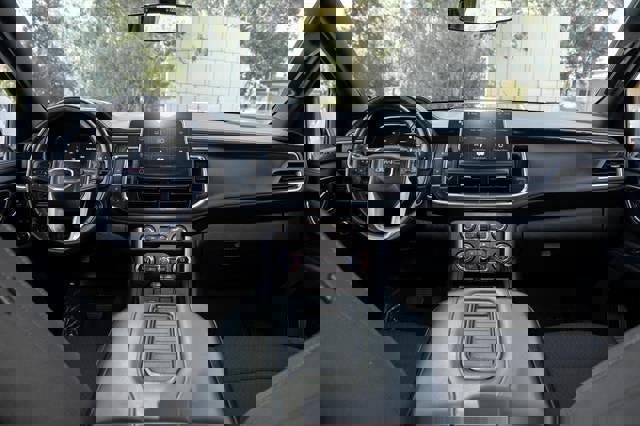 Used 2022 GMC Yukon XL SLE w/ Gmc Pro Safety Plus Package image 25