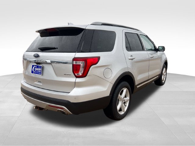 Used 2017 Ford Explorer XLT AWD/4WD image 7