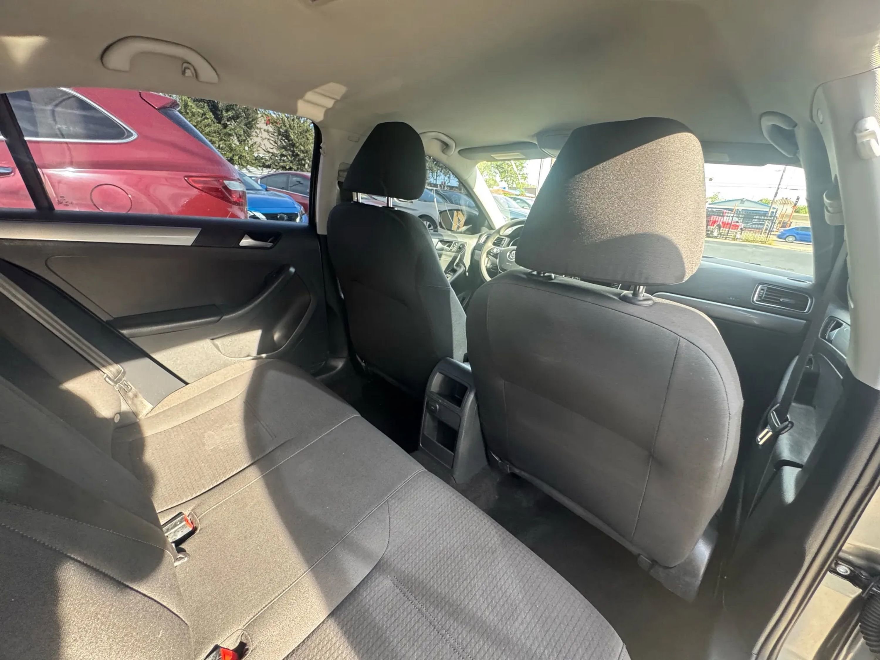 Used 2016 Volkswagen Jetta SE image 10