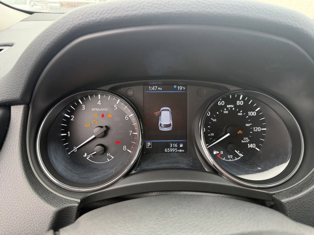 Used 2018 Nissan Rogue SV w/ Premium Package image 9