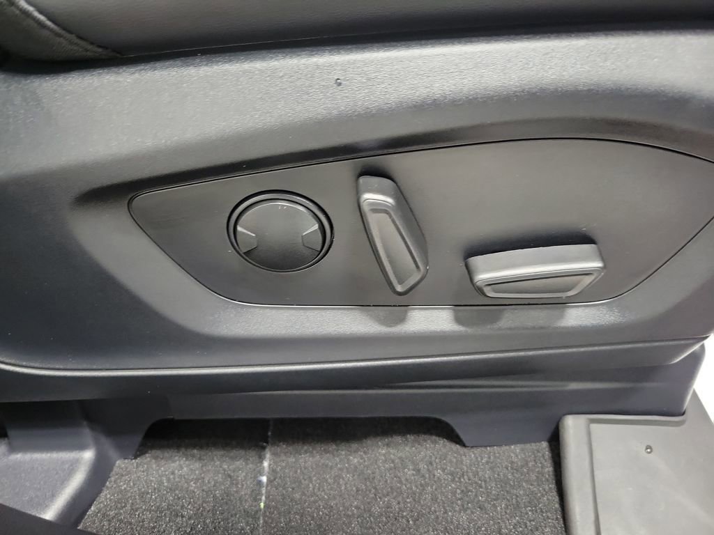 Used 2025 Ford Explorer ST image 25