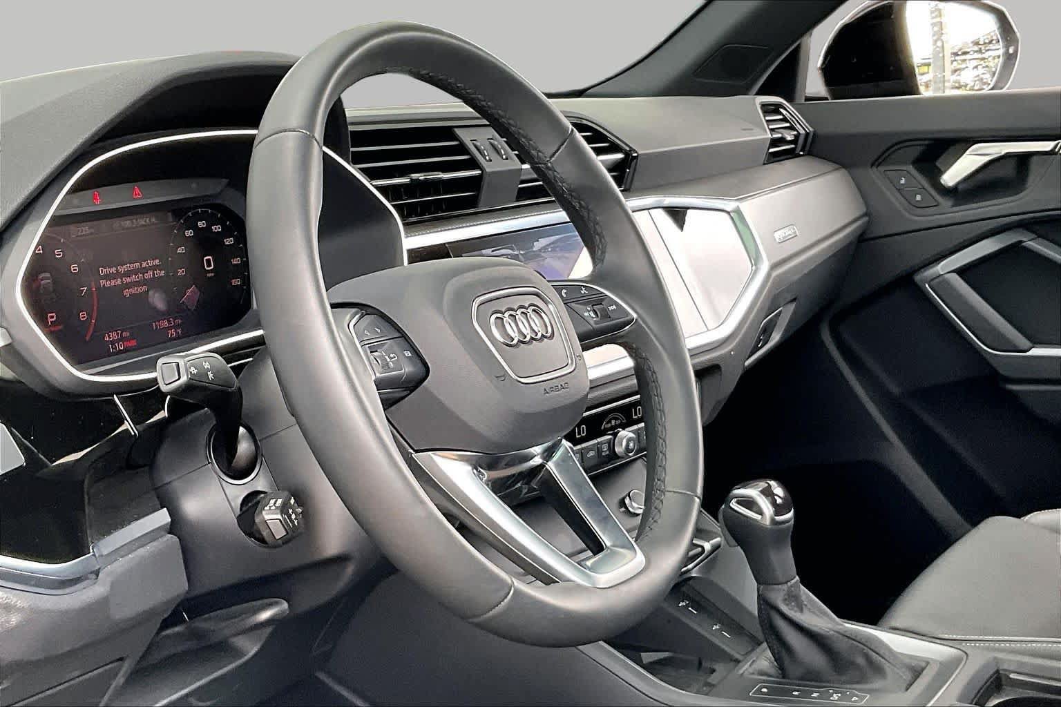 Used 2025 Audi Q3 2.0T Premium w/ Convenience Package AWD/4WD image 17