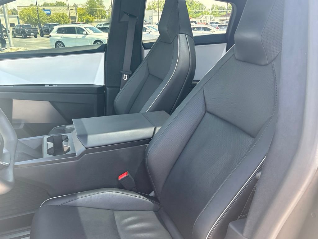 Used 2024 Tesla Cybertruck AWD Crew Cab image 8