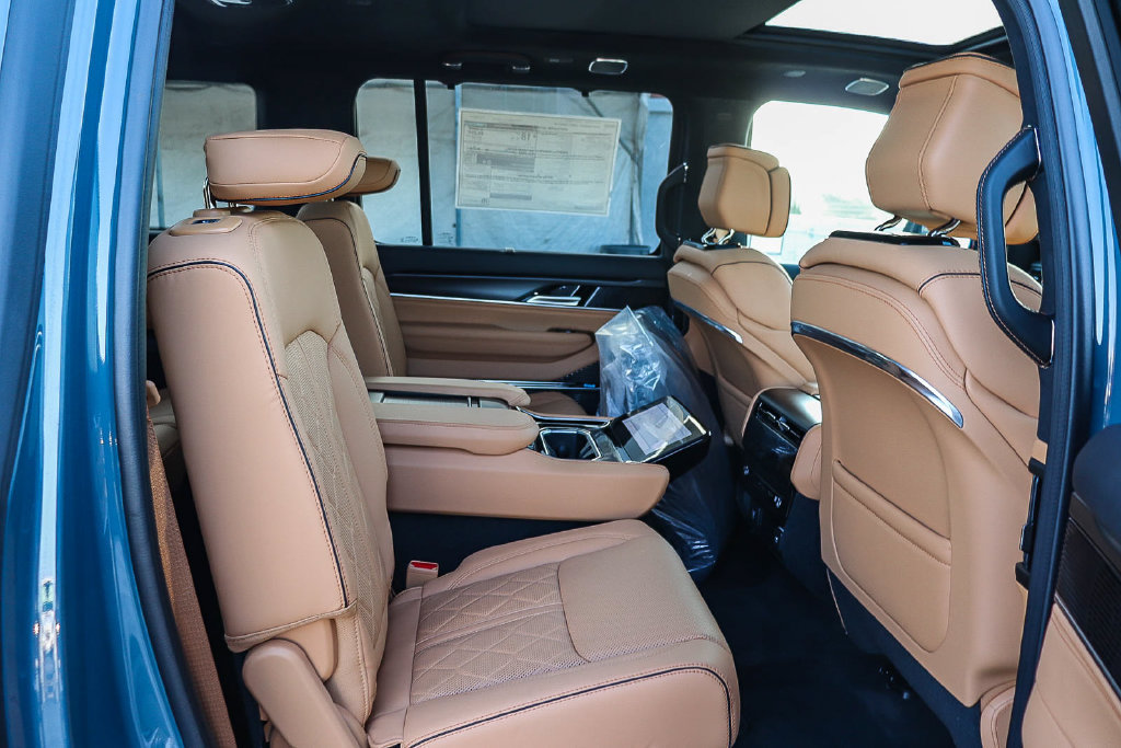 New 2026 Jeep Grand Wagoneer L Summit AWD/4WD image 18
