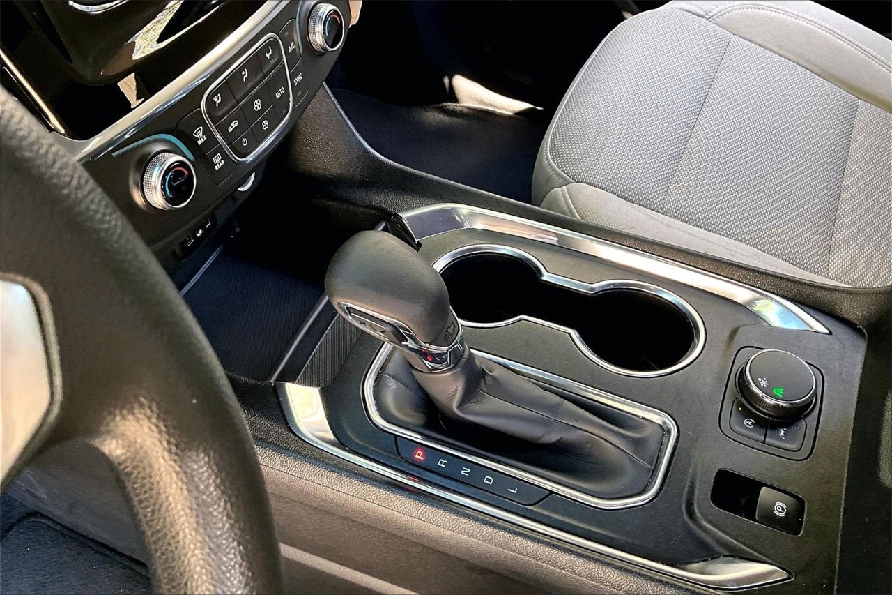 Used 2023 Chevrolet Traverse LS image 15