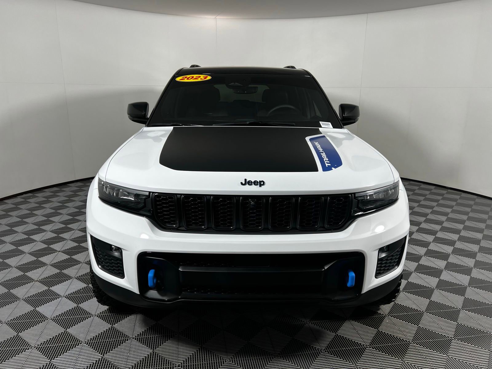 Used 2024 Jeep Grand Cherokee Trailhawk image 2