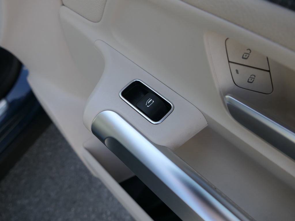 Used 2022 Mercedes-Benz GLB 250 4MATIC image 27