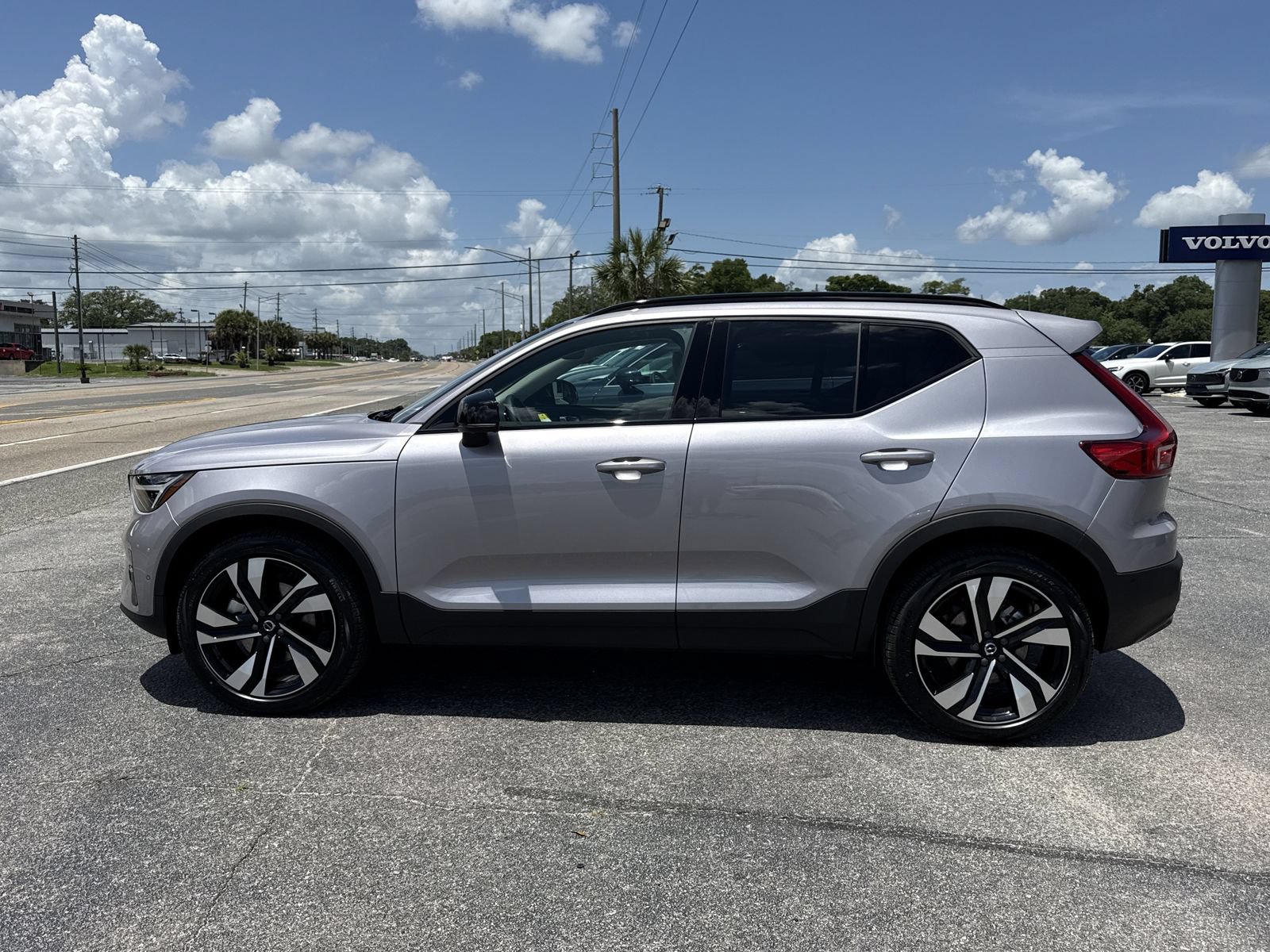 New 2026 Volvo XC40 B5 Ultra w/ Protection Package Premier AWD/4WD image 2