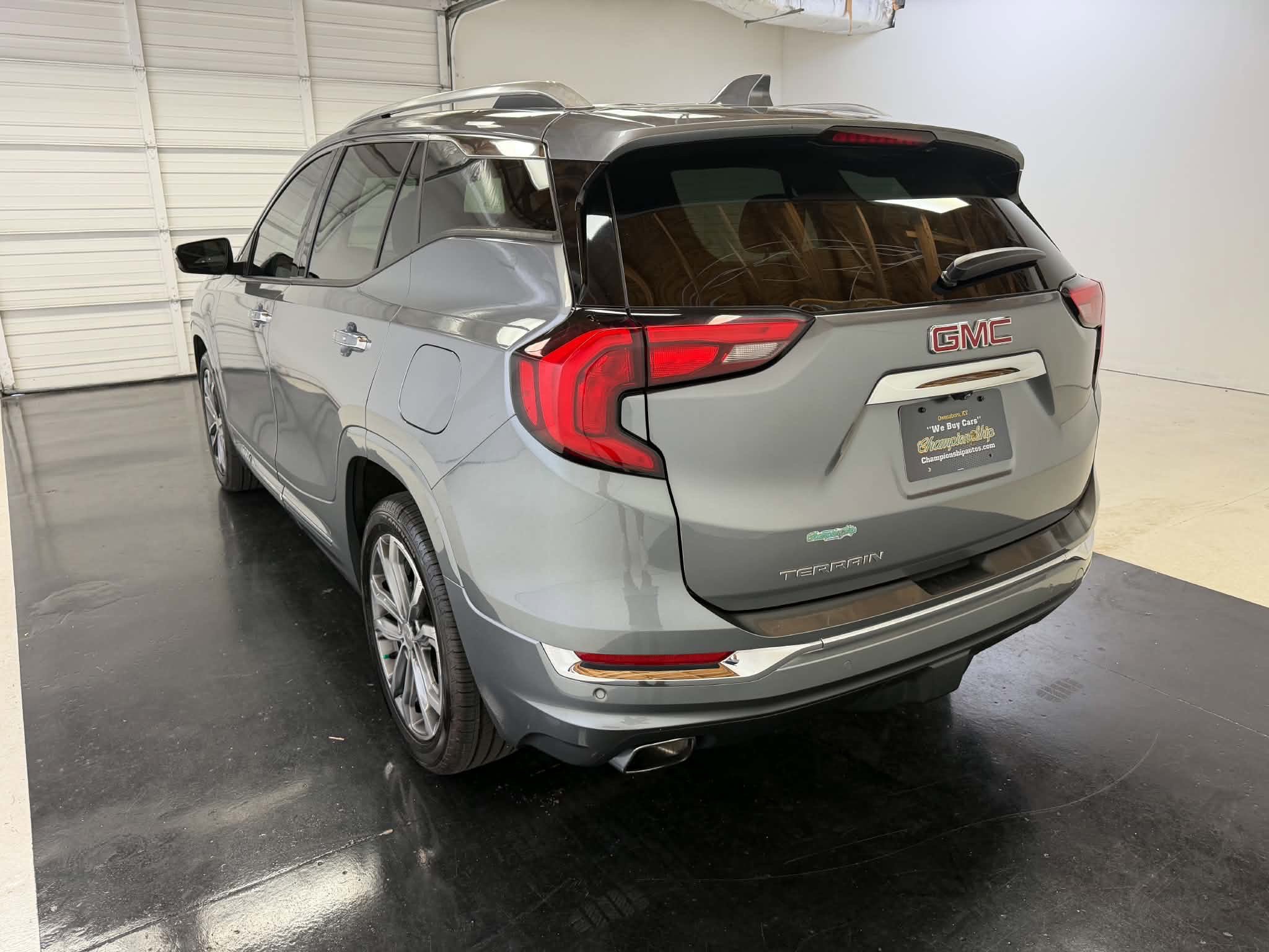 Used 2020 GMC Terrain Denali w/ Denali Premium Package FWD image 10
