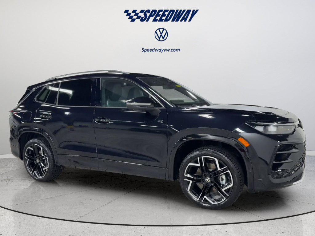 New 2026 Volkswagen Tiguan SEL R-Line AWD/4WD image 3