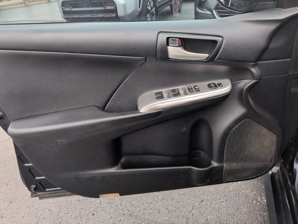 Used 2014 Toyota Camry SE w/ Moonroof Package FWD image 11
